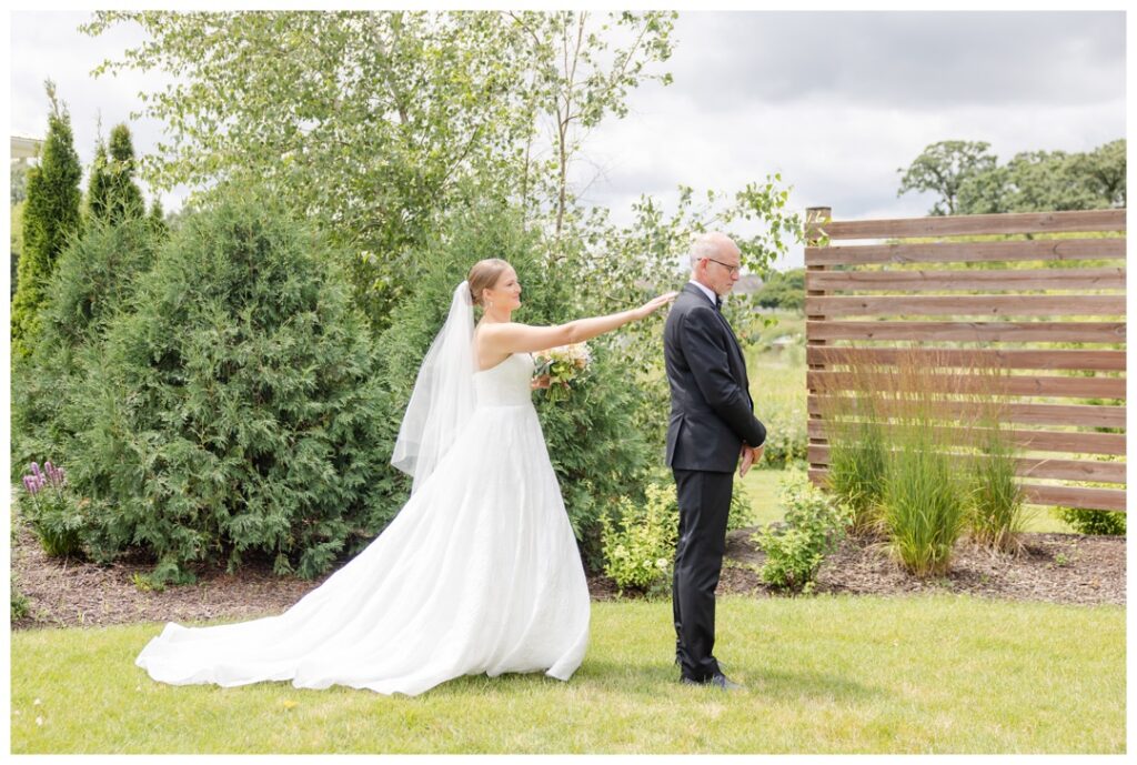 Fete Wedding Photos | Wales, Wisconsin Wedding Venue | Waukesha Wedding Photographer Chaviano Creative