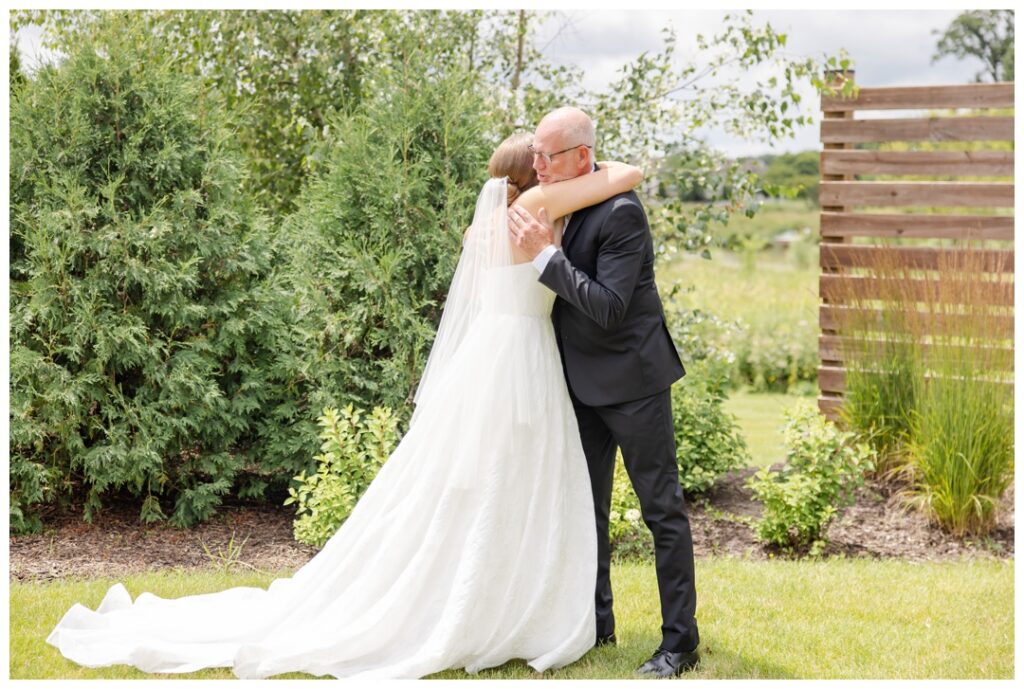 Fete Wedding Photos | Wales, Wisconsin Wedding Venue | Waukesha Wedding Photographer Chaviano Creative