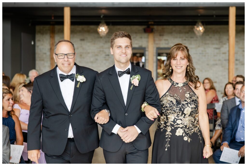 Fete Wedding Photos | Wales, Wisconsin Wedding Venue | Waukesha Wedding Photographer Chaviano Creative