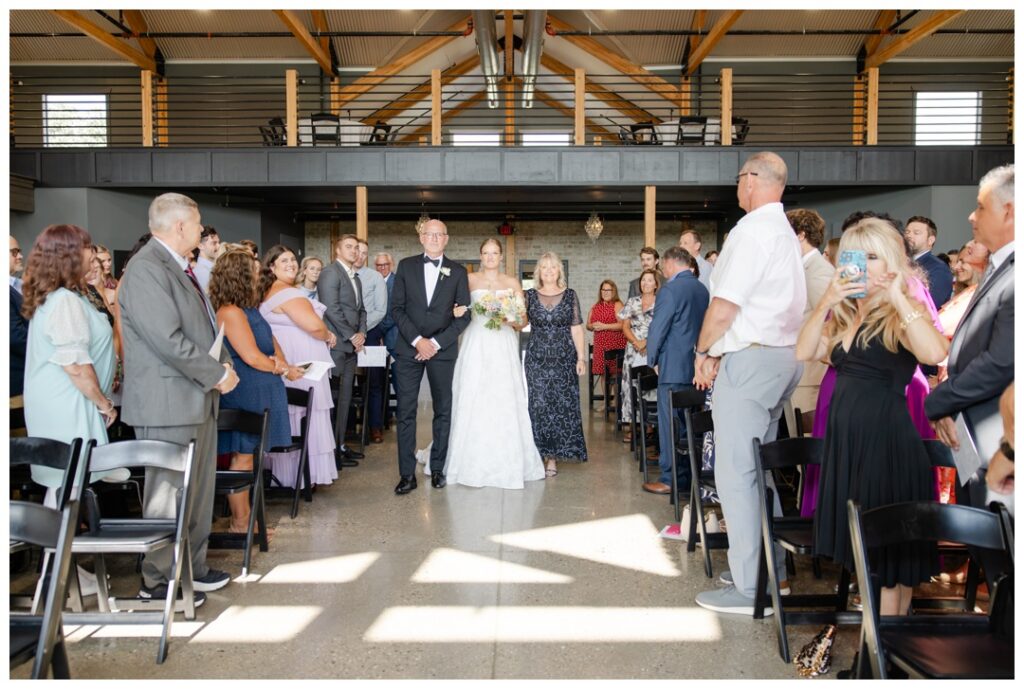Fete Wedding Photos | Wales, Wisconsin Wedding Venue | Waukesha Wedding Photographer Chaviano Creative