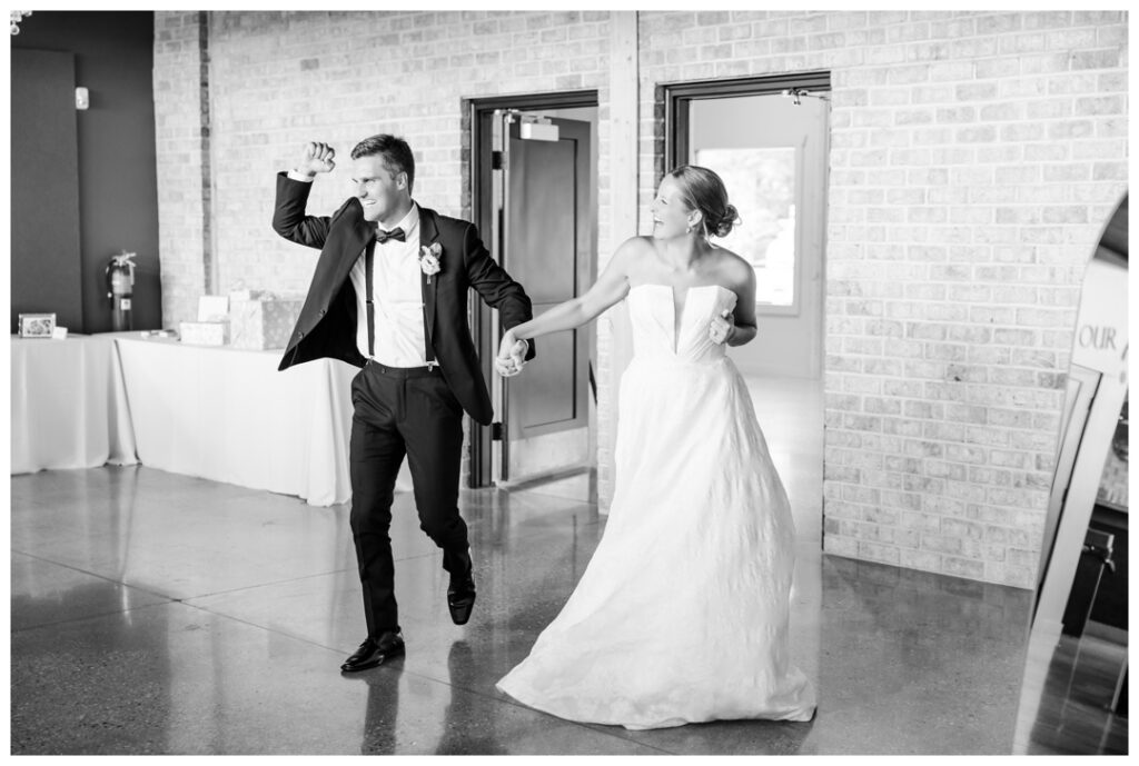 Fete Wedding Photos | Wales, Wisconsin Wedding Venue | Waukesha Wedding Photographer Chaviano Creative